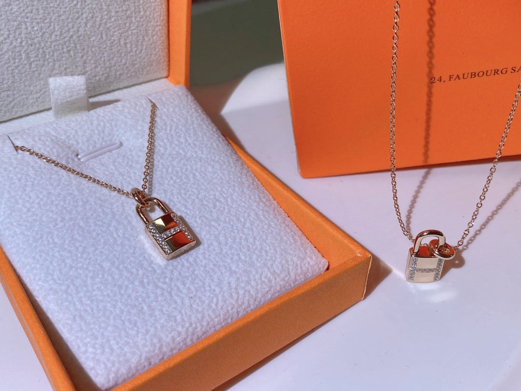 ¡®Imperial¡¯HM ADVANCED NICHE LOCK HEAD NECKLACE DIAMONDS