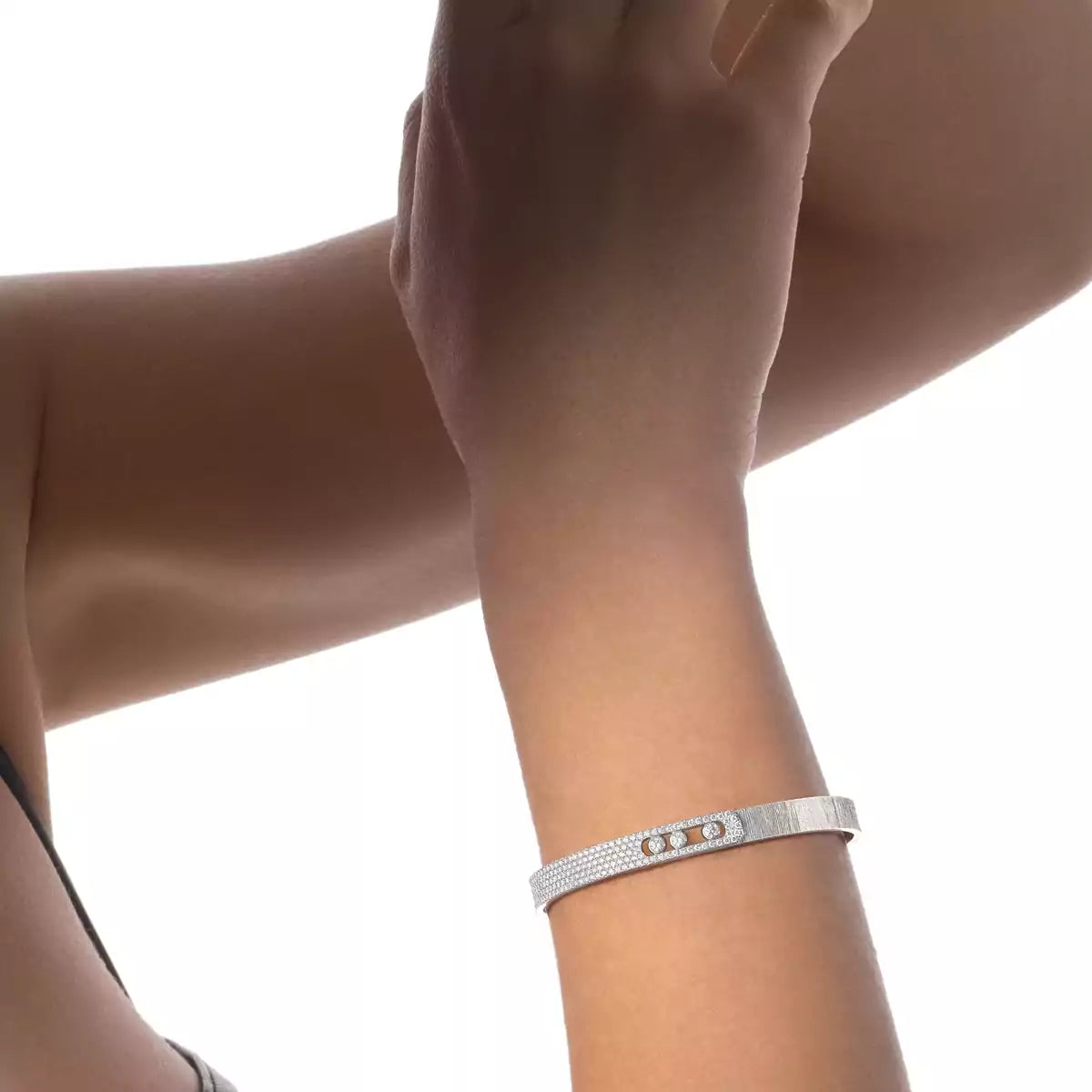 [Imperial Jewelrys]Move Noa Ciselé half pavé bangle