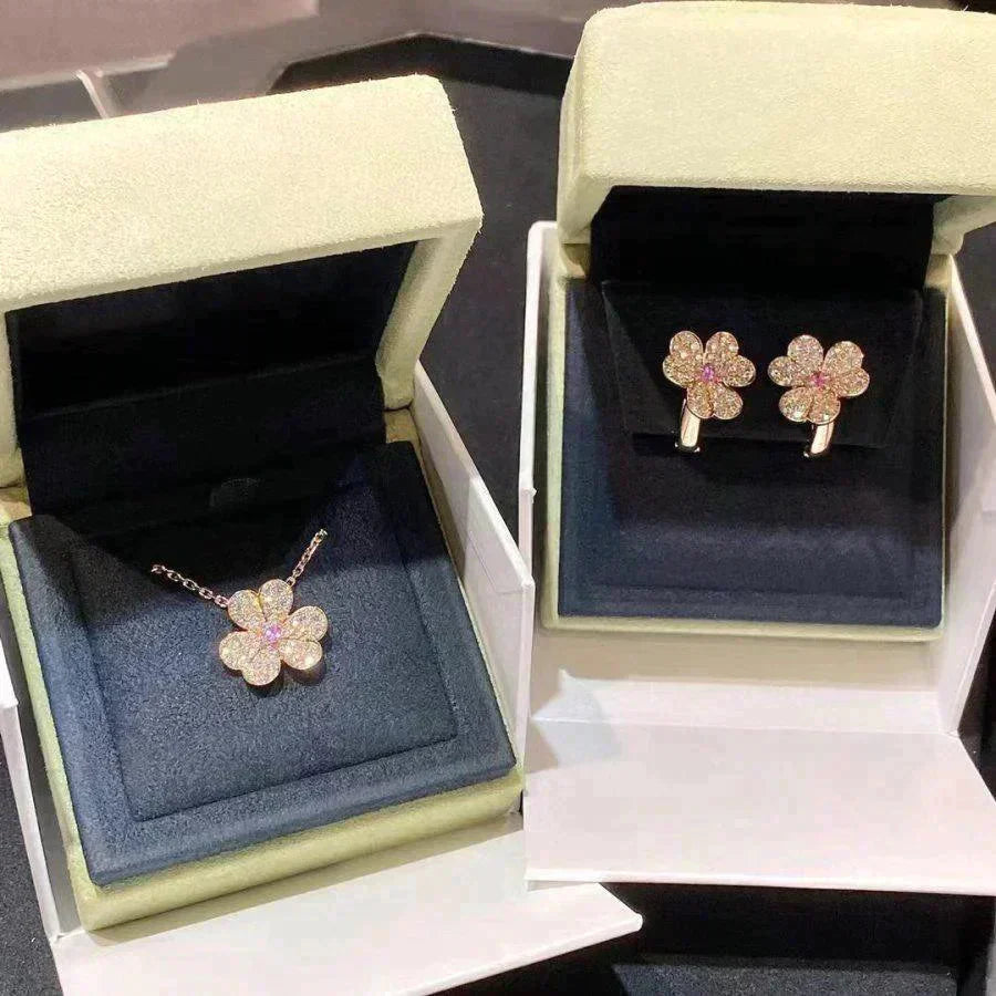 ¡®Imperial¡¯FRIVOLE ROSE GOLD FLOWER DIAMOND NECKLACE