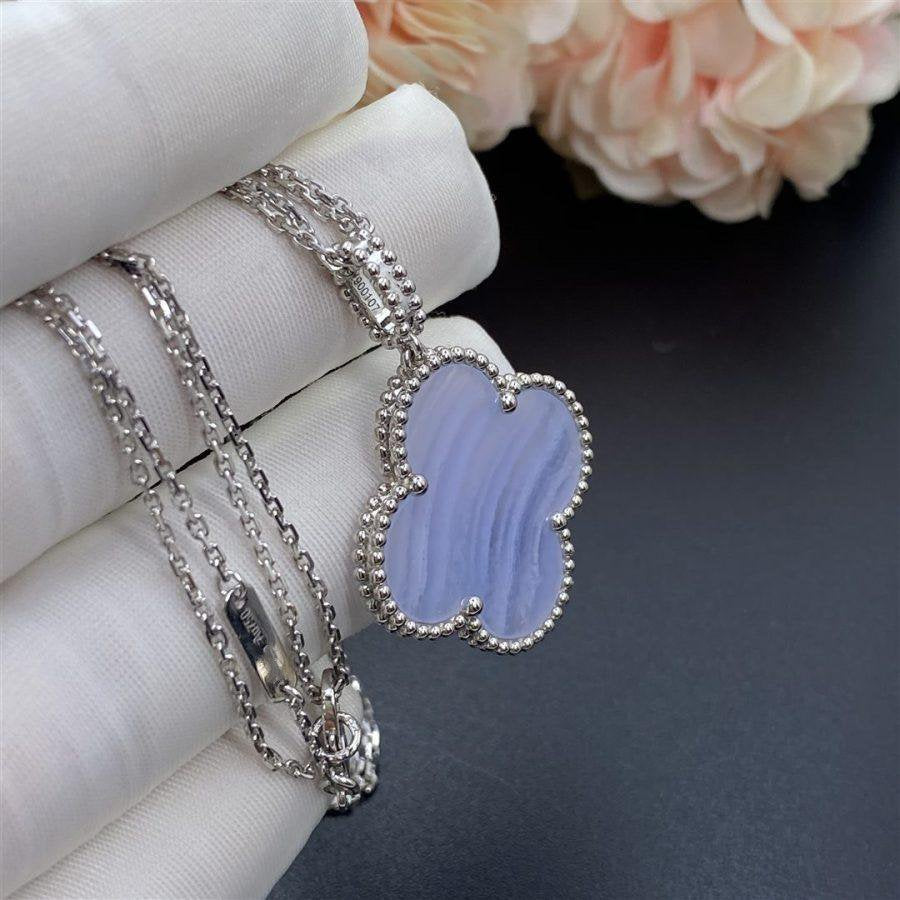 ¡®Imperial¡¯CLOVER SILVER CHALCEDONY BIG CLOVER NECKLACE