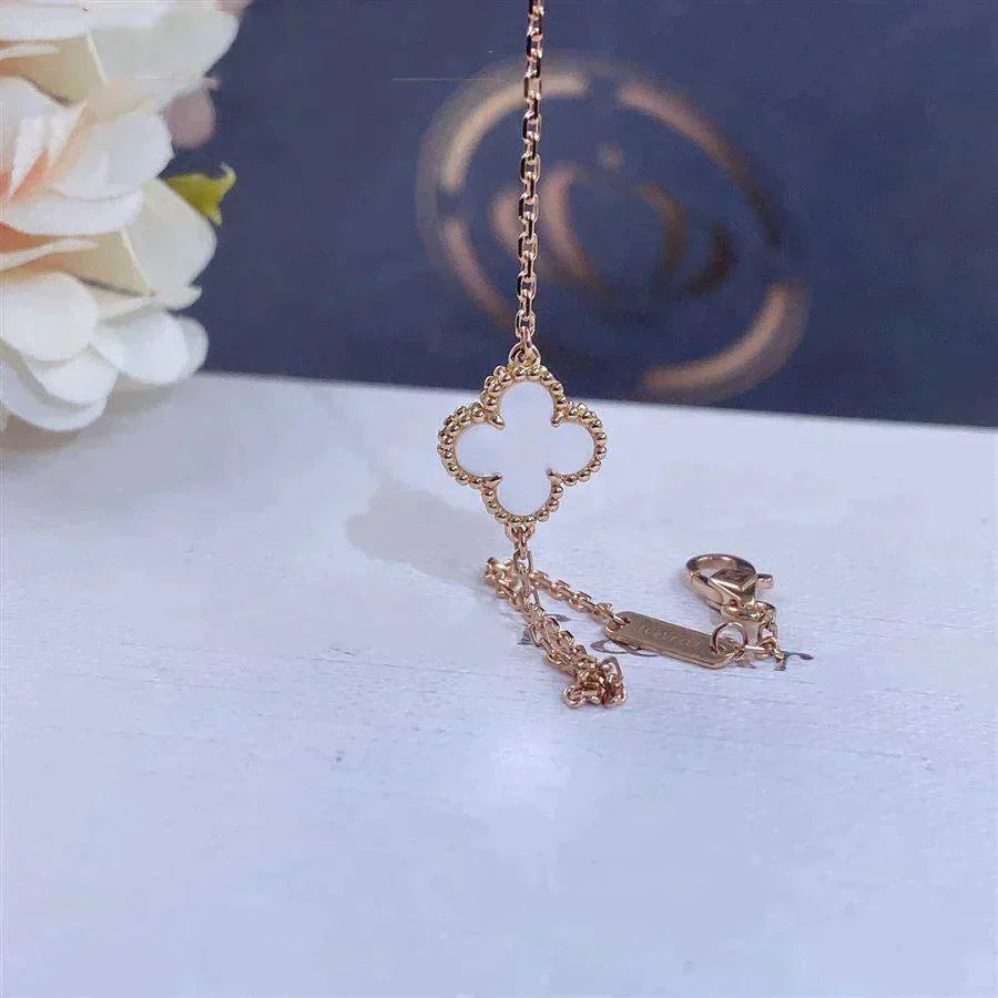 ¡®Imperial¡¯CLOVER WHITE MOP SINGLE FLOWER BRACELET