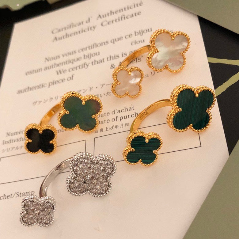 ¡®Imperial¡¯CLOVER BETWEEN THE FINGER RING